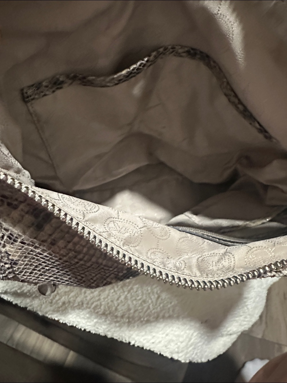 Python-Print Shoulder Hobo Bag. - Picture 4 of 7